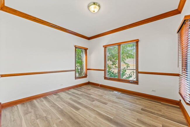 Building Photo - 552 Waters Edge Dr