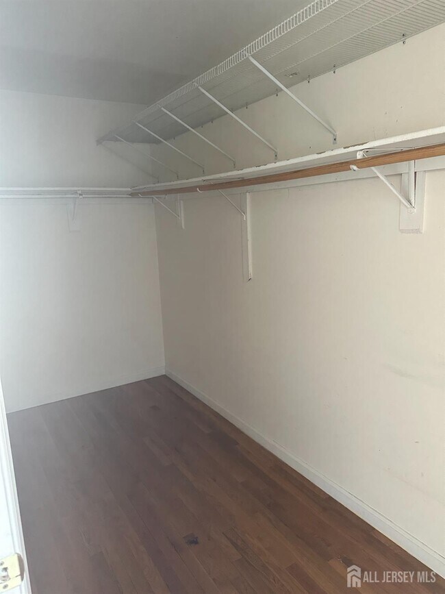 Building Photo - 663 S Park St