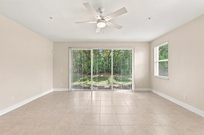 Building Photo - 813 Pipers Cay Dr