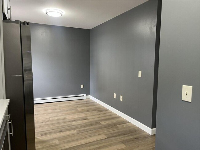 Building Photo - 11 Newcomb St