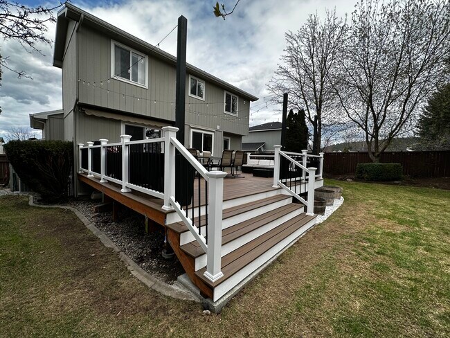 Building Photo - 23812 E Maxwell Ave