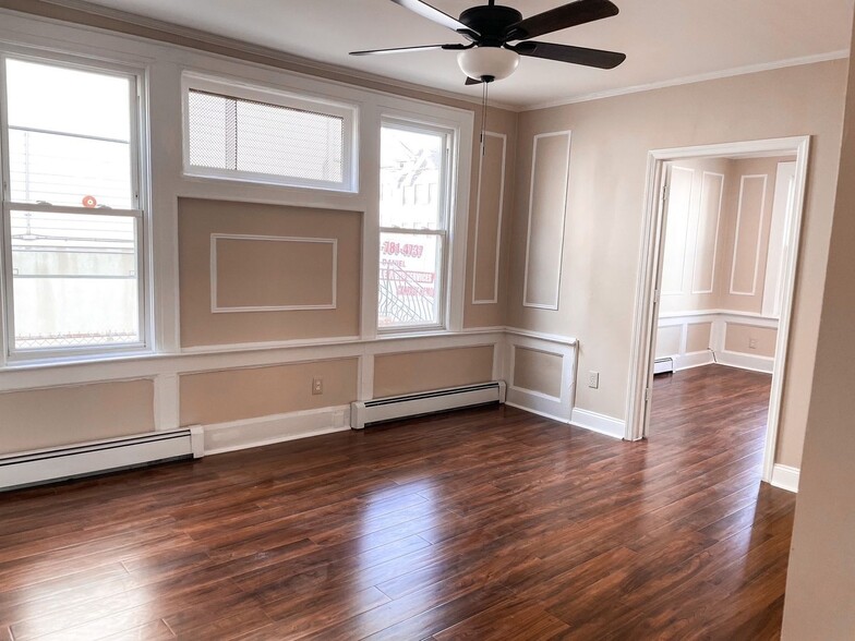 Building Photo - 596 S 19th St