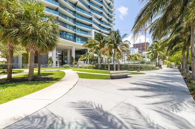 Building Photo - 460 NE 28th St