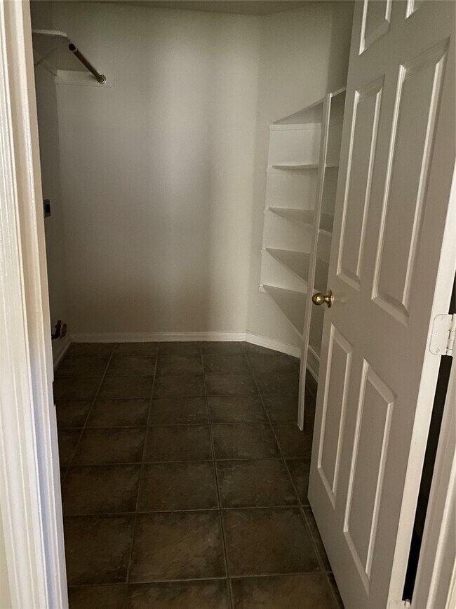 Building Photo - 42 Drifting Shadows Cir