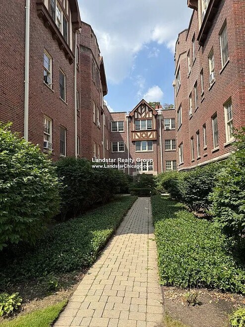 Building Photo - 1454 Oak Ave
