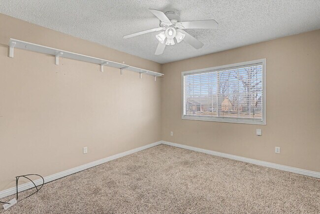 Building Photo - 910 S 28th St