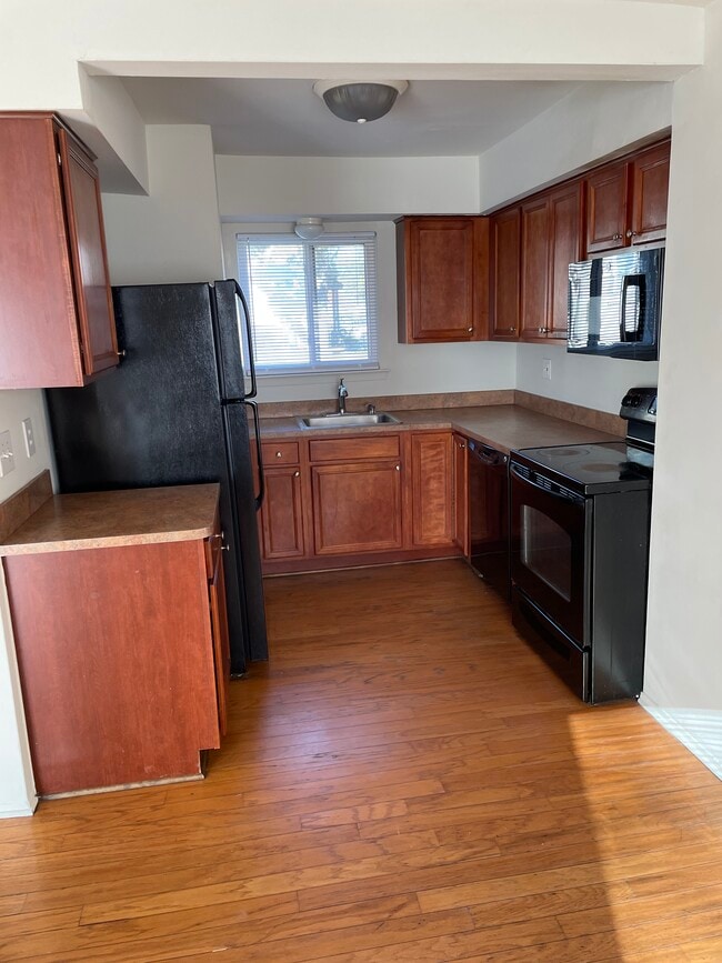Kitchen - 2272 Orchard Crest St