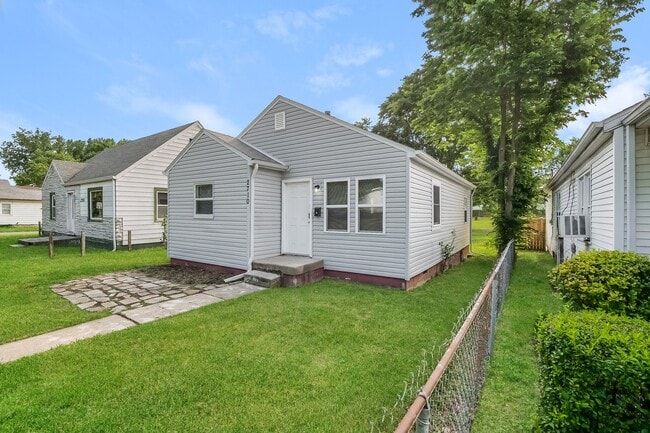 Building Photo - 2710 Fletcher St