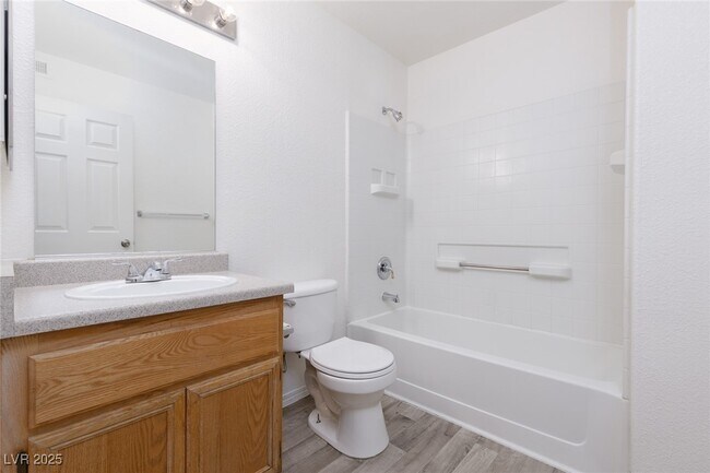 Building Photo - 4730 E Craig Rd