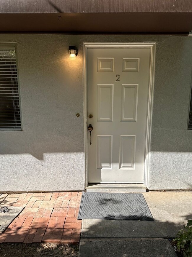 Building Photo - Charming 2-Bedroom Townhome in North Davis...