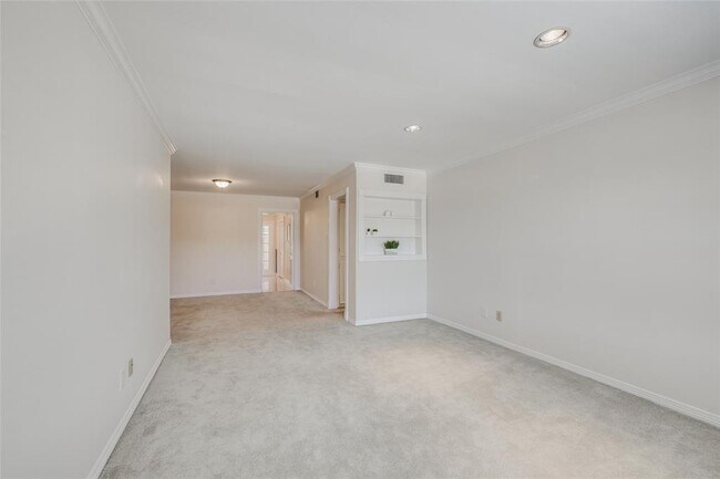 Building Photo - 7225 Beechnut St
