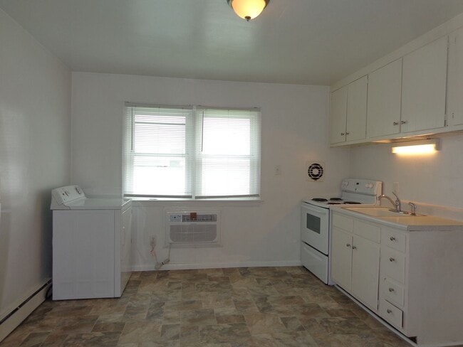 Building Photo - 4638 Coronet Ave