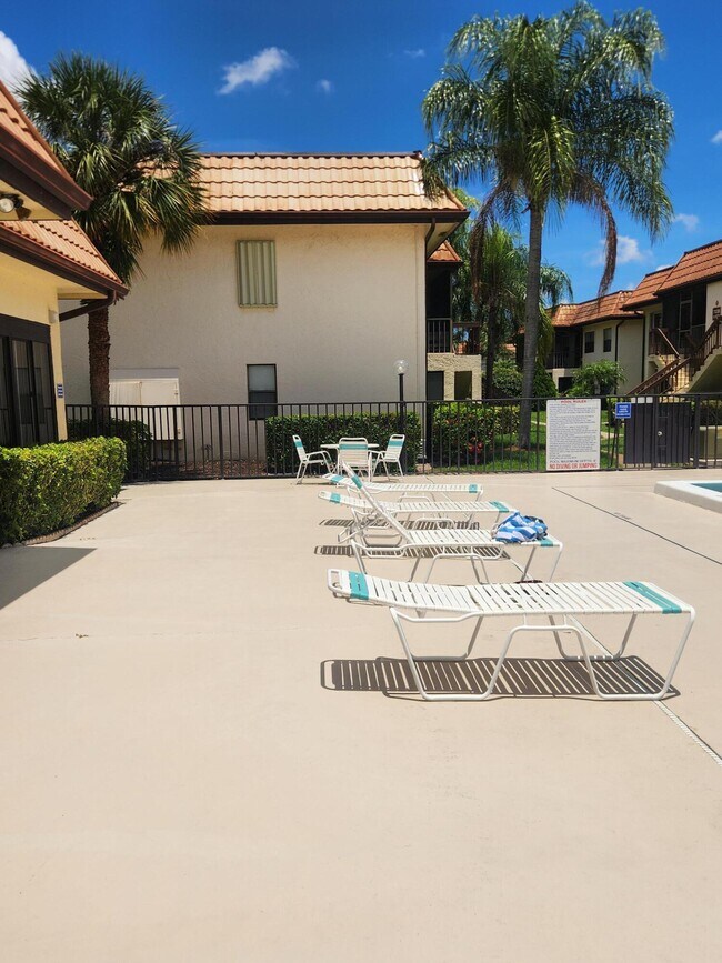 Building Photo - 7257 Golf Colony Ct