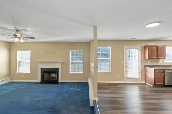 Building Photo - 65 Oak Manor Dr