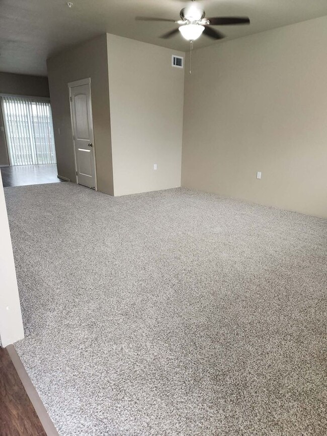 Building Photo - M2224