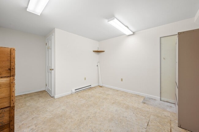 Building Photo - 4 Hemlock Terrace Extension