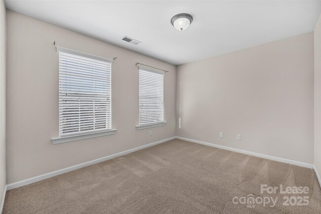 Building Photo - 1112 Roderick Dr