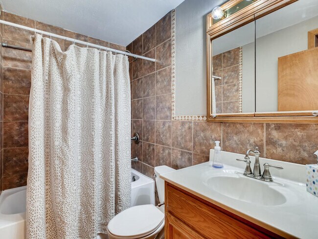 Building Photo - 3328 Kraft Cir N