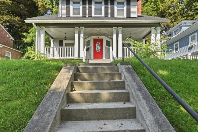 Building Photo - 14 St Elmo Rd