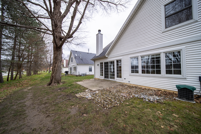 Building Photo - 6683 Courtyard Dr