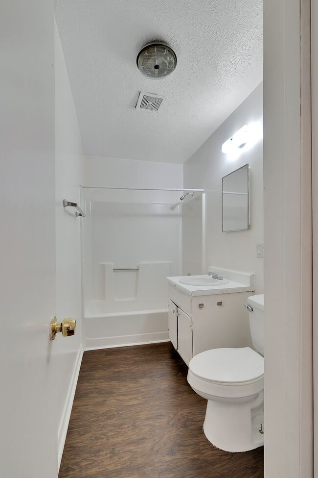 Building Photo - 2 Bedroom, 1 Bathroom Duplex in Gallatin!