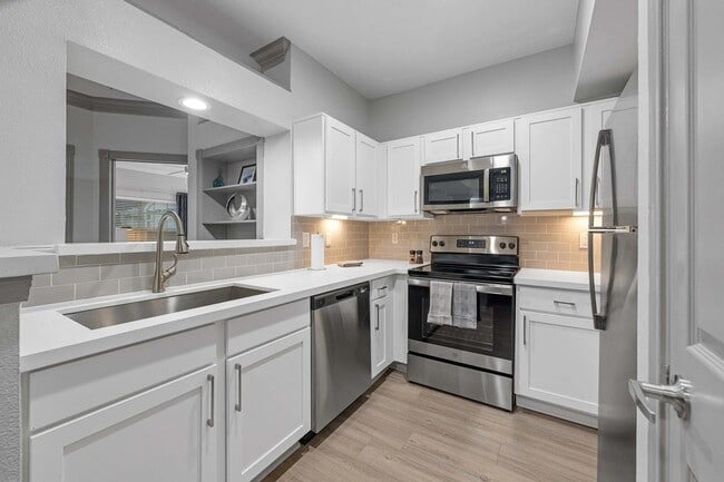 Building Photo - Where Style Meets Sophistication!
