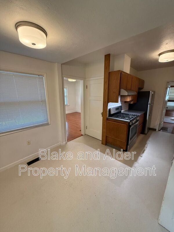Building Photo - 2825 NE 27th Ave