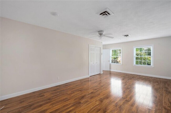 Building Photo - 56 Fort Ave