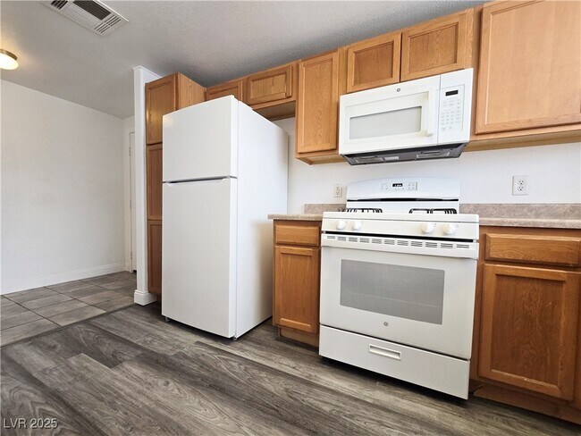 Building Photo - 833 Aspen Peak Loop