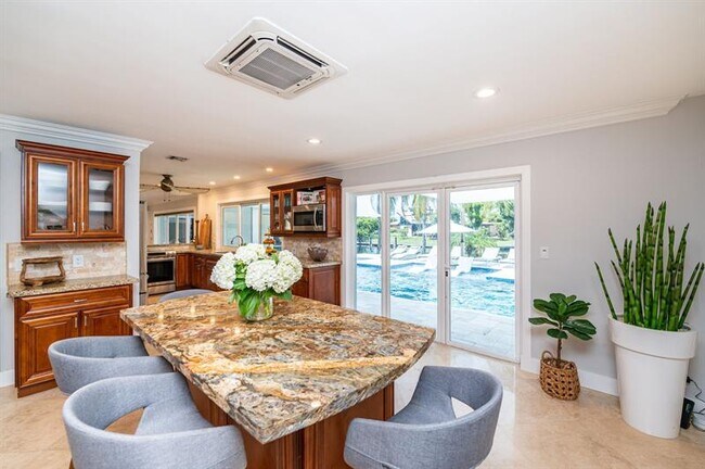 Building Photo - 6541 NE 20th Ave