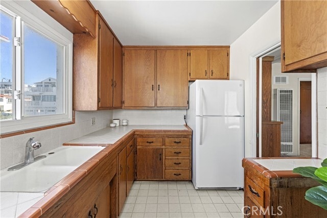 Building Photo - 132 1st Pl