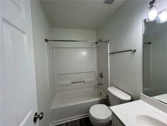 Building Photo - 2024 Merrimont Way