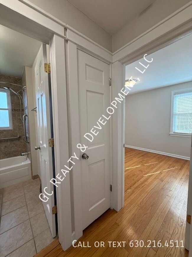 Building Photo - 837 7th Ave