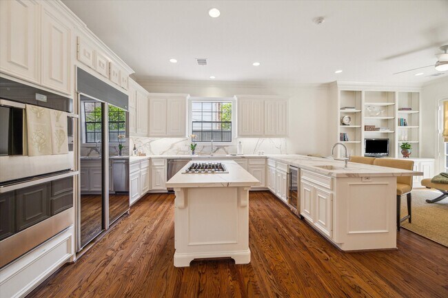 Building Photo - 2214 Potomac Dr