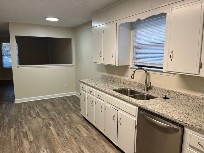 Building Photo - Lots of updates!