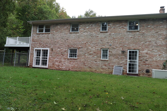 Building Photo - 2116 Trafalgar Dr