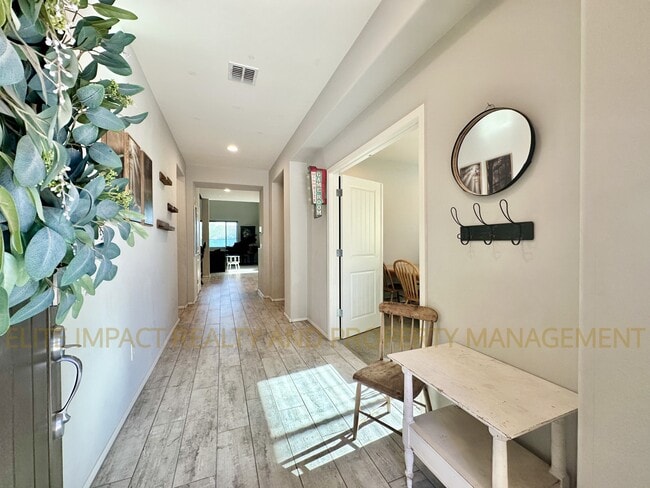 Building Photo - 7305 S Via Cabana