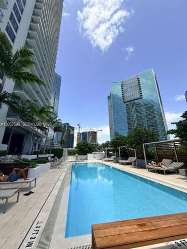Building Photo - 1300 Brickell Bay Dr