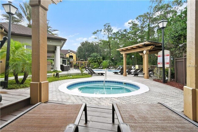 Building Photo - Beautiful 1/1 Condo x Rent @ The Crest at ...