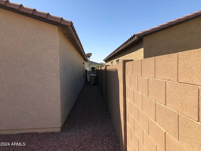 Building Photo - 21354 W Monte Vista Rd