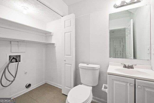 Building Photo - 151 Old Ferry Way