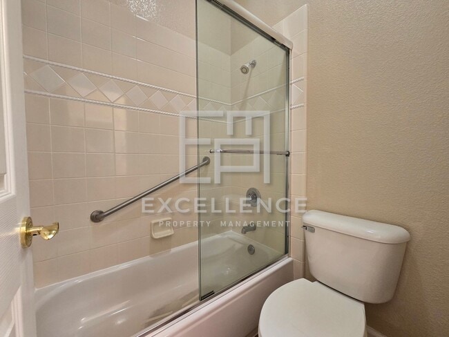 Building Photo - 3/2.5 Home + Office with 2219SF of Beautif...