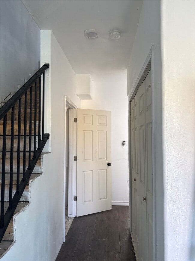 Building Photo - 5519 Osprey Dr