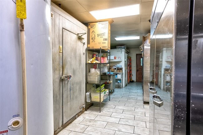 Building Photo - 2414 S Gordon St