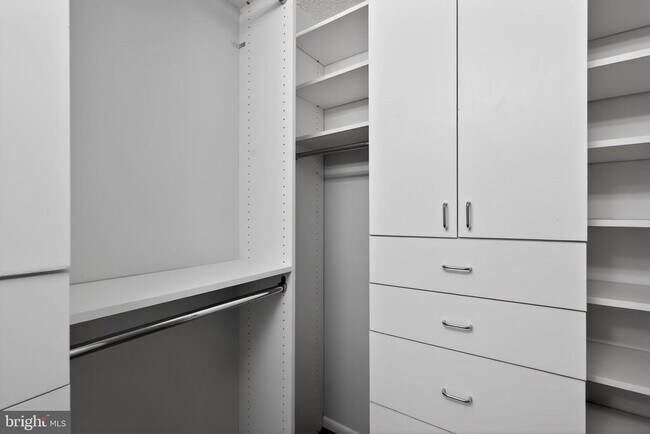 Building Photo - 200 N Pickett St