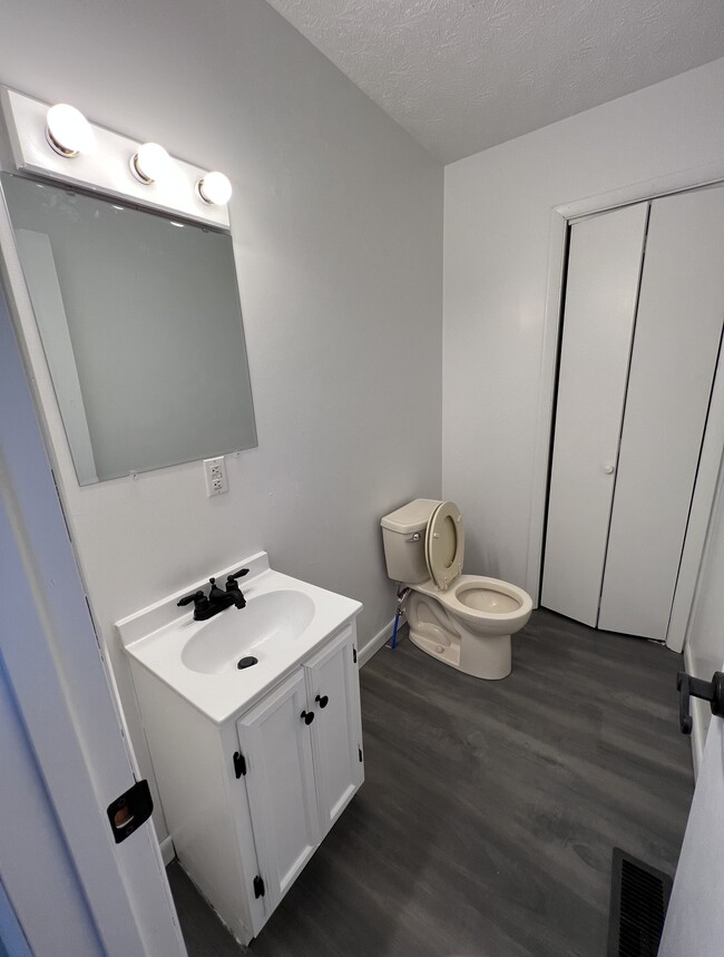 Building Photo - 836 Lynn Brooke Pl