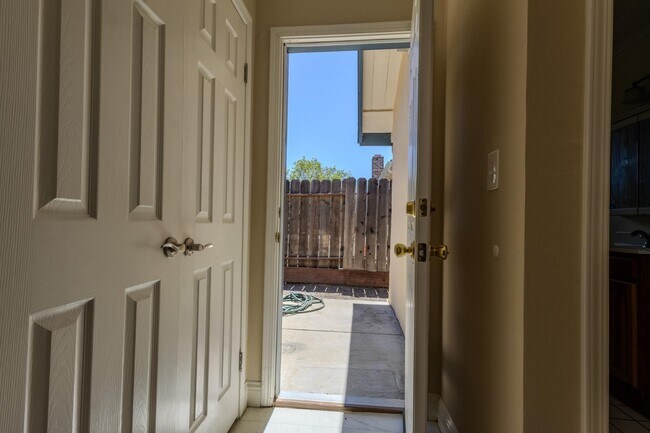 Building Photo - 6522 Maywood Ln