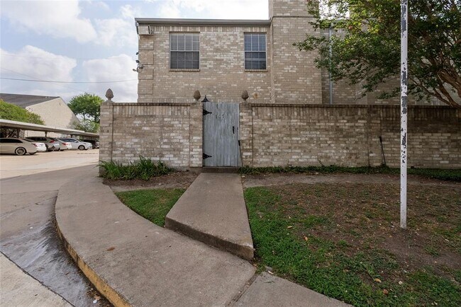 Building Photo - 6500 Sands Point Dr