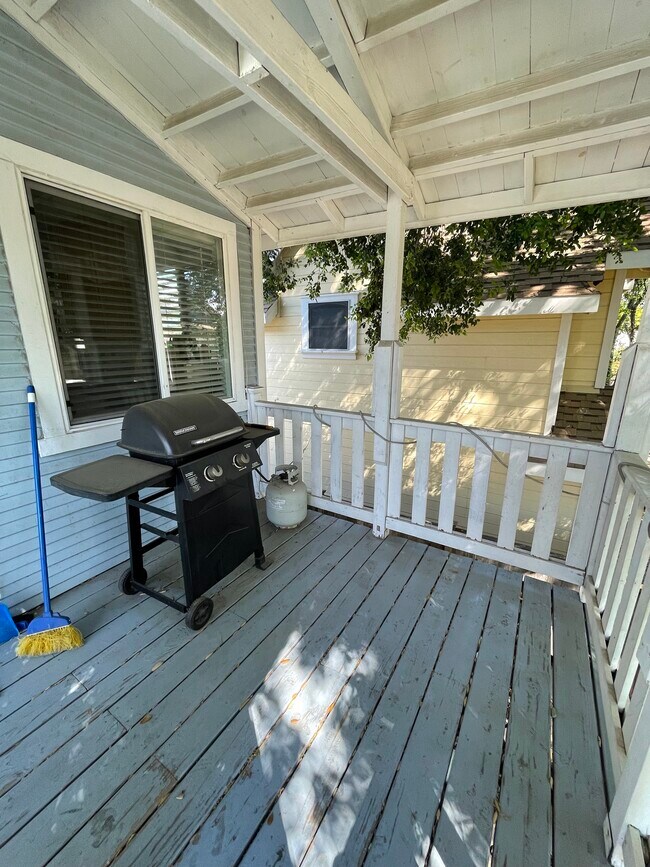 Front Porch/Deck - 1410 33rd St