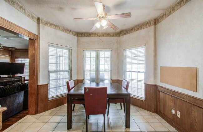 Building Photo - 18307 Forest Elms Dr